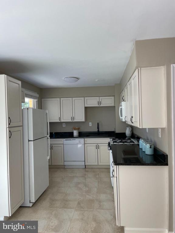 Foto del edificio - 4807 Flower Ln