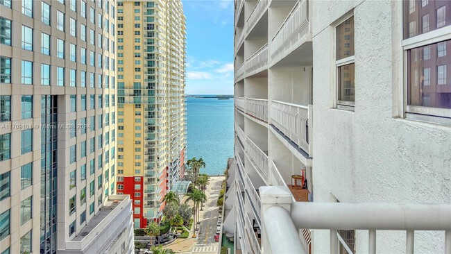 Foto del edificio - 1200 Brickell Bay Dr