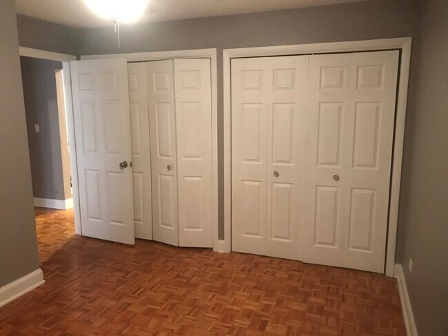 Bedroom with 2 large closets - 5231 N Oakview St