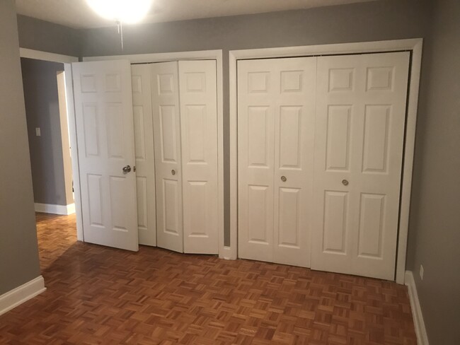 Bedroom with 2 large closets - 5231 N Oakview St