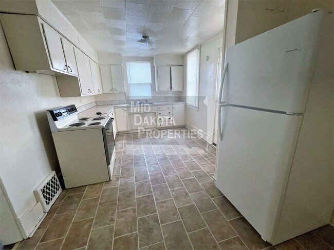 Foto del edificio - 415 W 2nd- 3 bedroom house