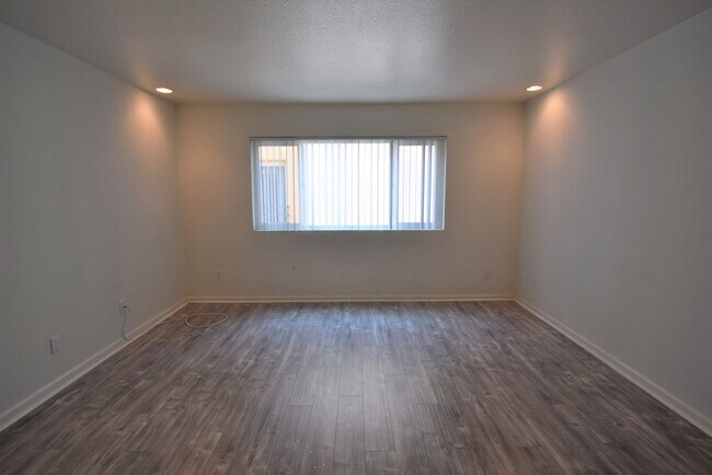 Building Photo - 11035