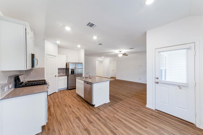 Building Photo - 1709 Catahoula Dr