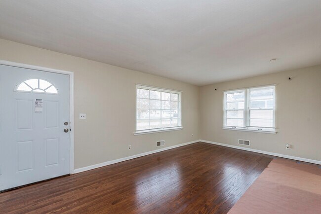 Building Photo - 922 Landon Ave