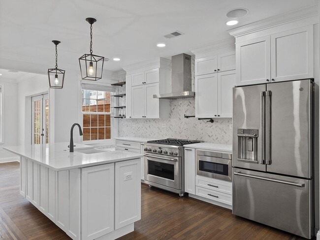 Building Photo - Brightwood Park townhouse near Fort Totten...