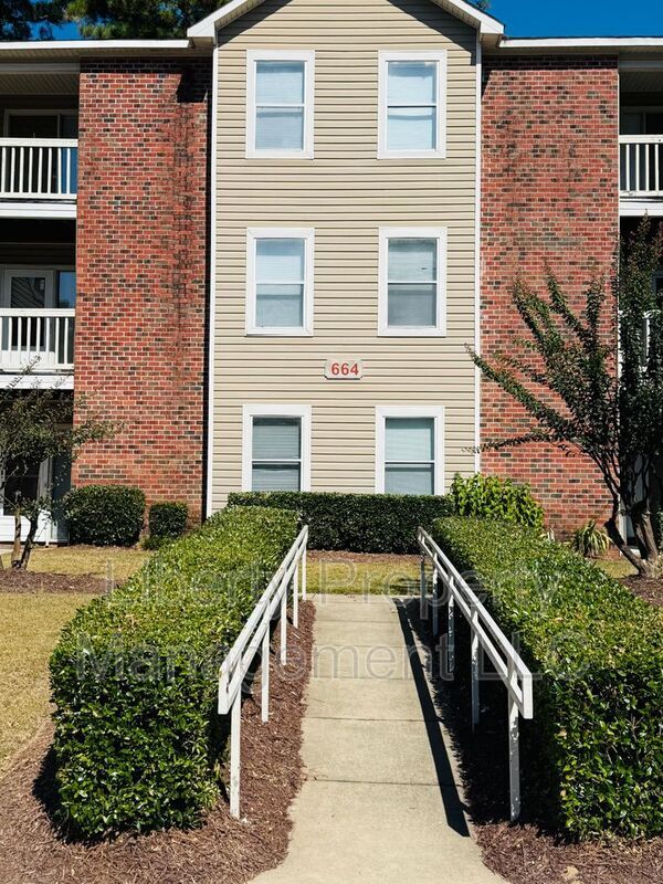 Foto principal - 664 Bartons Landing Pl