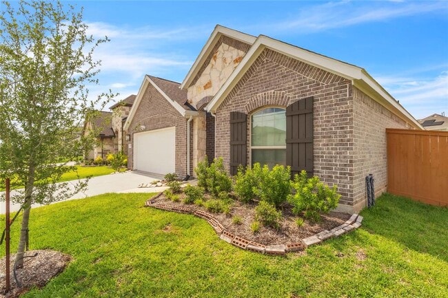 Building Photo - 27531 Clear Breeze Dr