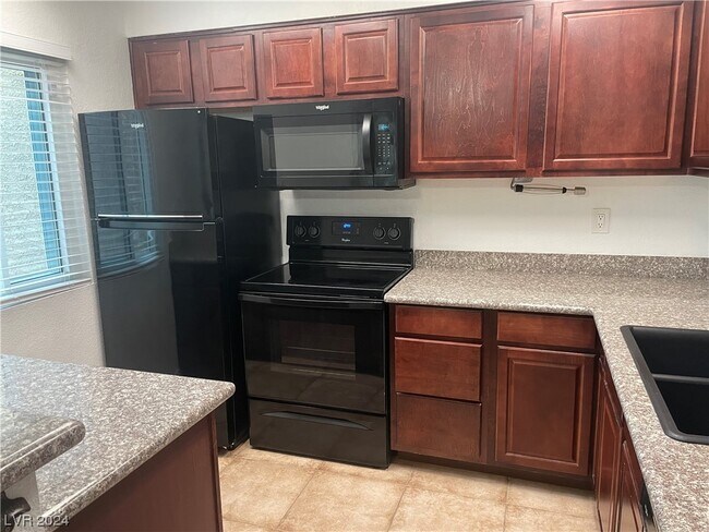 Foto del edificio - 5281 River Glen Dr