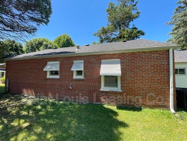 Building Photo - 20 Charlotte Dr