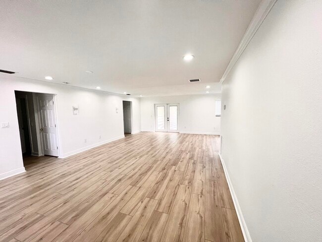 Building Photo - 9400 Listow Terrace