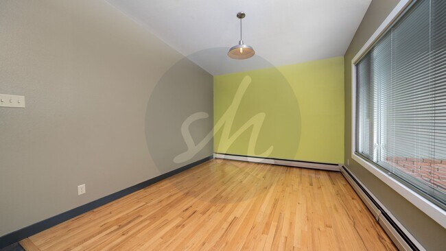 Building Photo - Modernized Mid Century Home Near Broadmoor