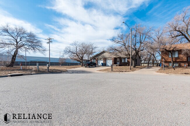 Building Photo - 453 S Carlton Dr
