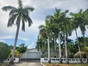 Building Photo - 225 S Sequoia Dr