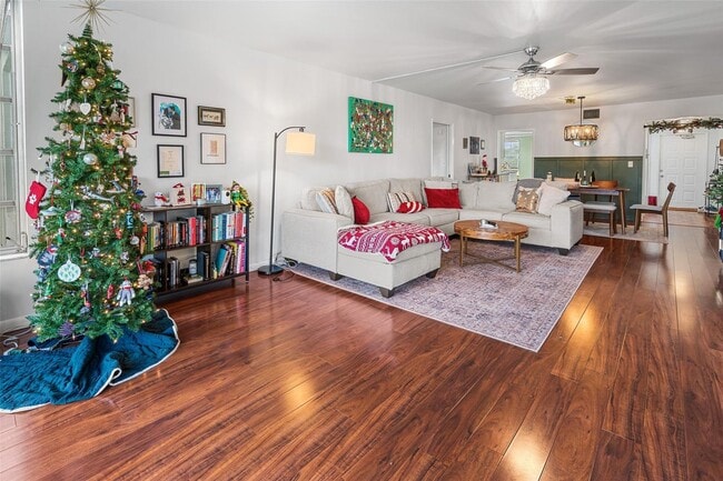 Building Photo - 3930 Oaks Clubhouse Dr