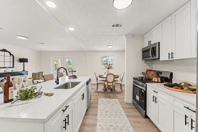 Building Photo - Orange Park 4 Bedroom Home With Upgraded Features Throughout