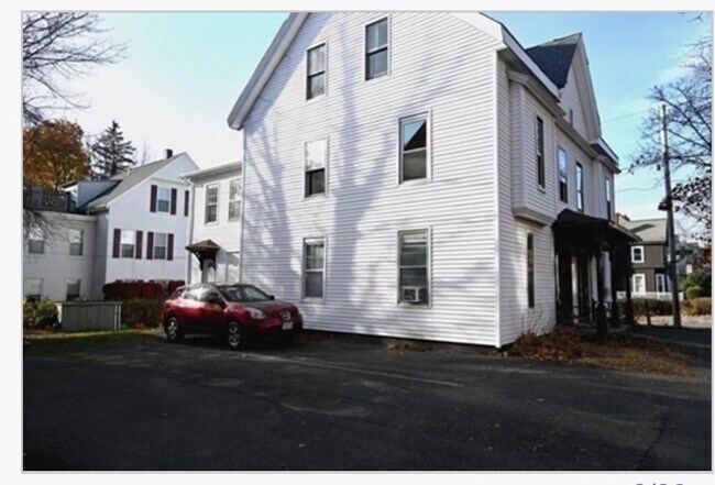 Building Photo - 454 Main St