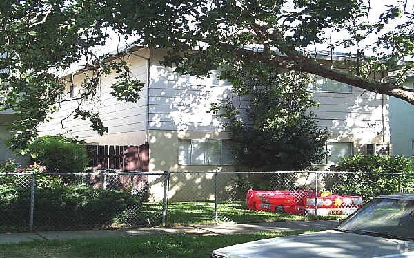 Primary Photo - 2552-2554 27th St
