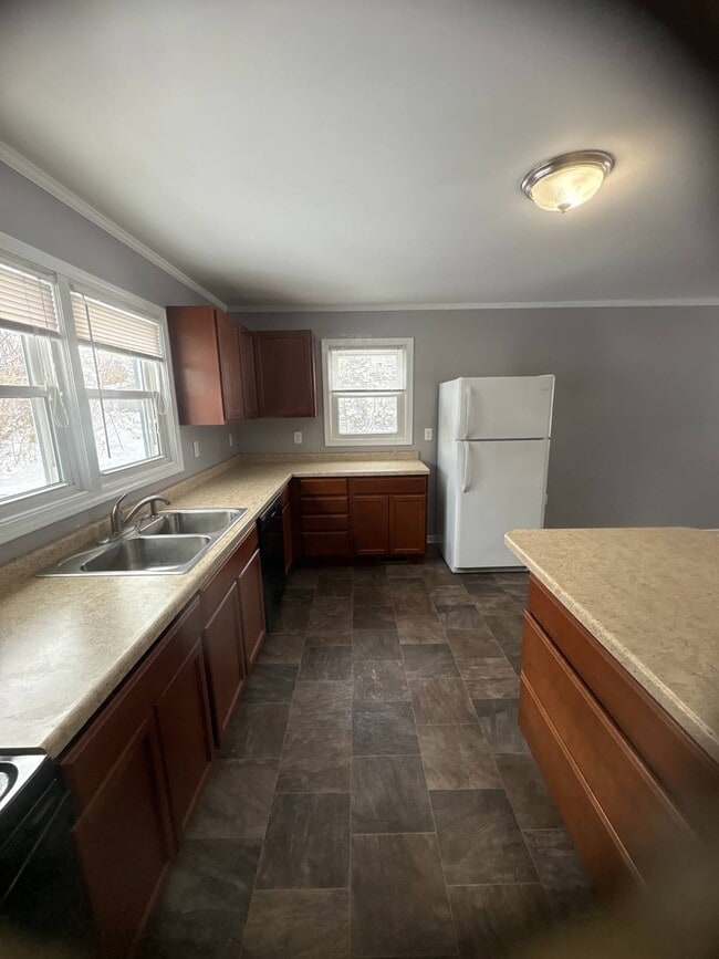 Building Photo - 326 N 6th St