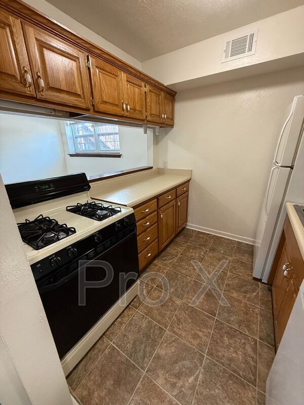 Building Photo - 124 E Highland Ave