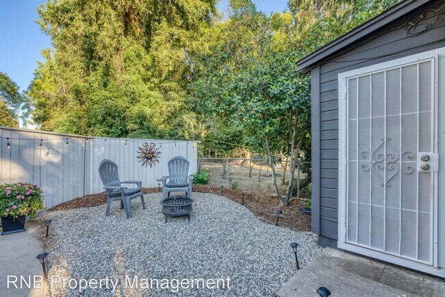 Building Photo - 1 br, 1 bath House - 159 1/2 Donner Avenue