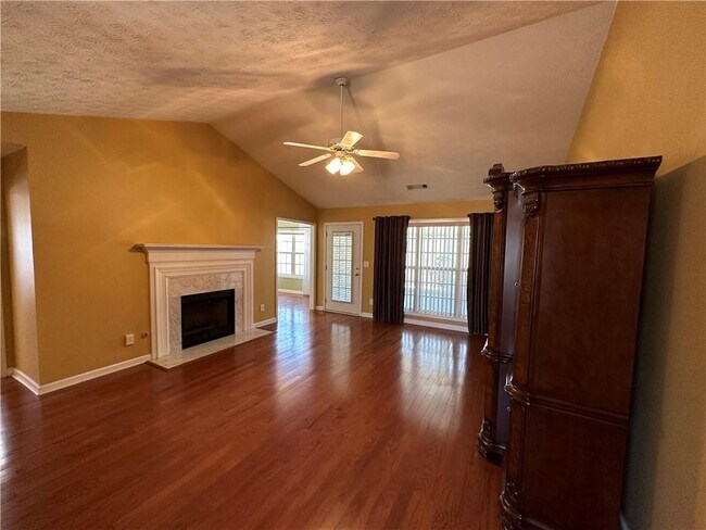 Foto del edificio - 6172 Glen Oak Dr