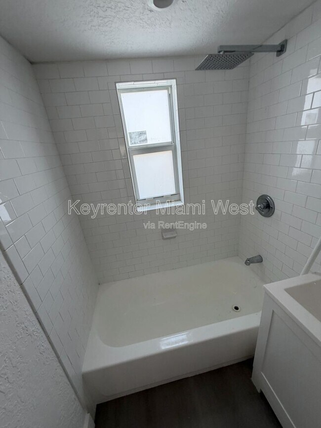 Foto del edificio - 1245 NW 60th St