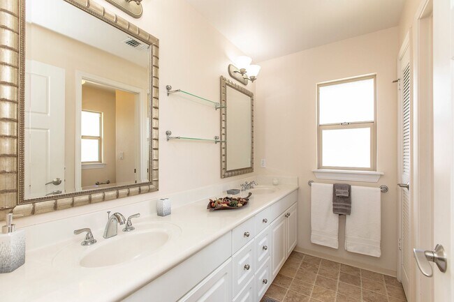 Building Photo - Pet Friendly SOLAR Energy Single Family Ho...