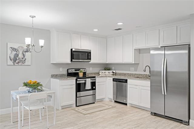 Building Photo - 526 W Elm St