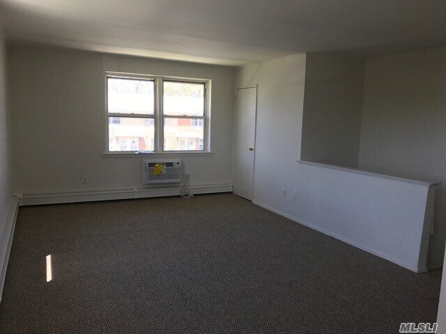 Building Photo - 156 Flower Rd