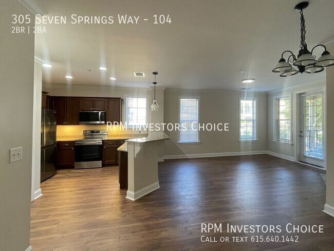 Foto del edificio - 305 Seven Springs Way