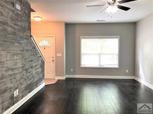 Building Photo - 1270 Binghampton Cir
