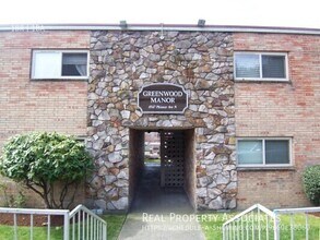 Building Photo - 8547 Phinney Ave N