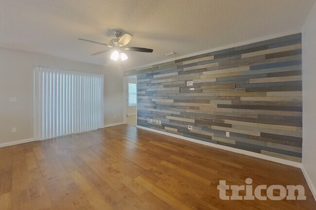 Foto del edificio - 77094 Crosscut Wy