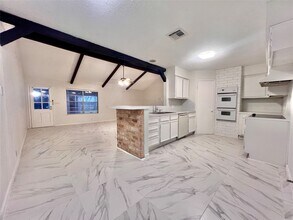 Building Photo - 23111 Bayleaf Dr