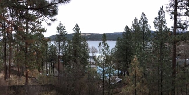 Building Photo - $2,595 / 4BR, 3.5BA Liberty Lake Executive...