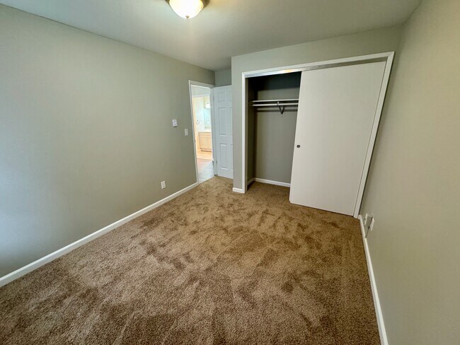 Building Photo - 390 Rencliffe Apartments