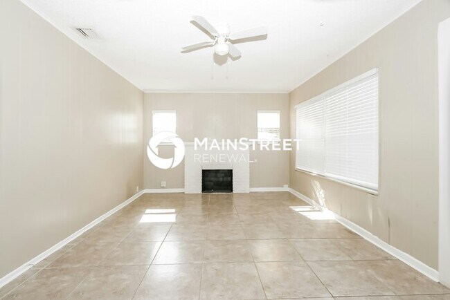Foto del edificio - 3 Bedroom Pet-Friendly Home in West Palm Beach, FL with Main Street Renewal