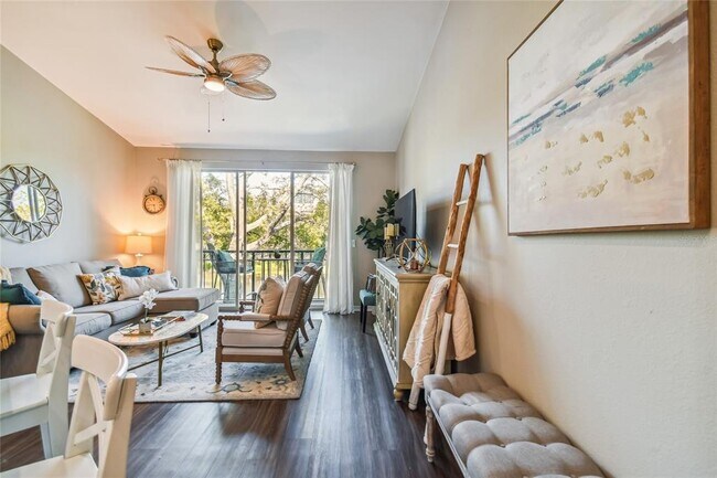 Foto del edificio - 628 Arbor Lake Ln