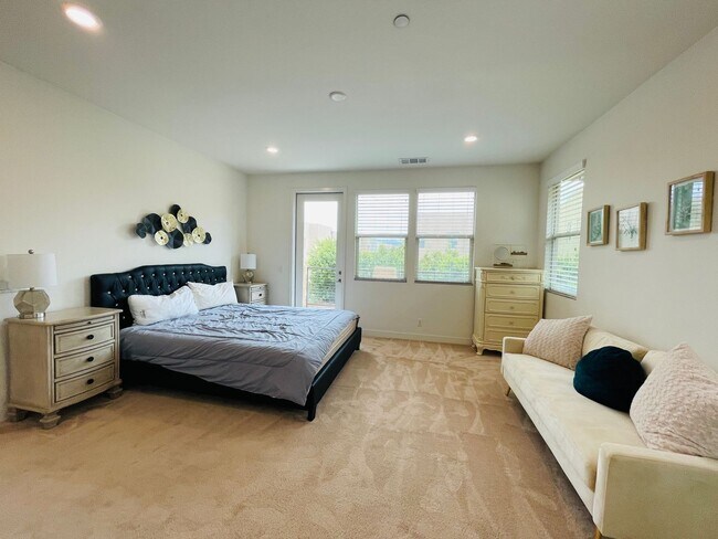 Foto del edificio - Modern 4BR Home in Irvine Great Park | Resort-Style Amenities & Top Schools