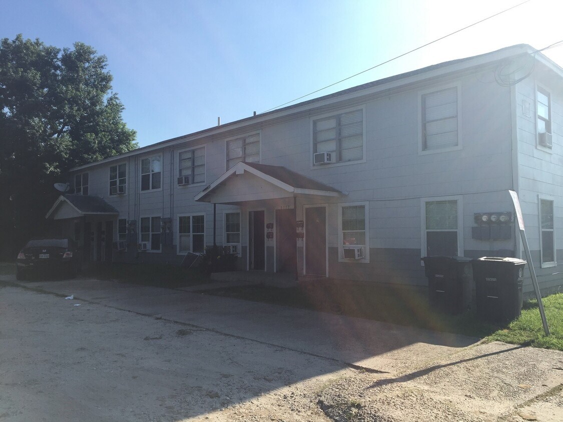 Foto principal - 3717 Tuam St
