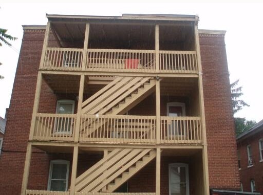 Foto del edificio - Parte posterior - 139 Lawlor St