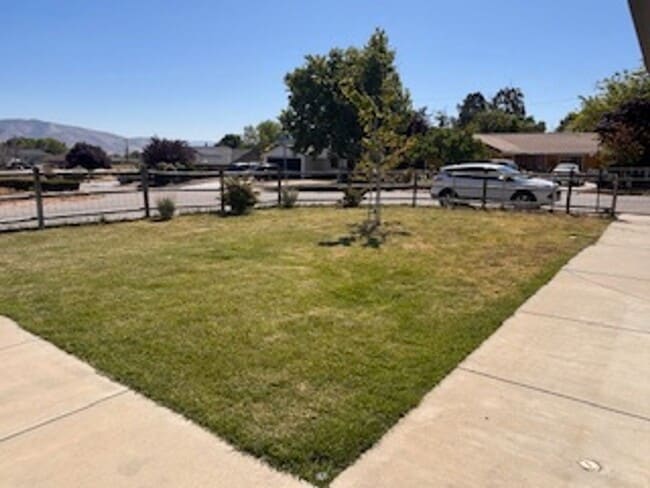 Foto del edificio - Corner lot in Golden Hills 3bdrm, 2 bath