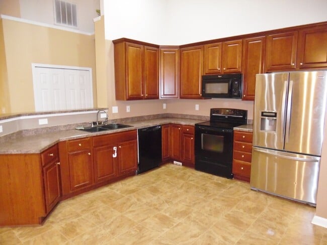 Building Photo - 422 Plamondon Dr