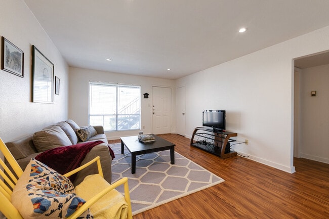 Building Photo - 304 E 34th St