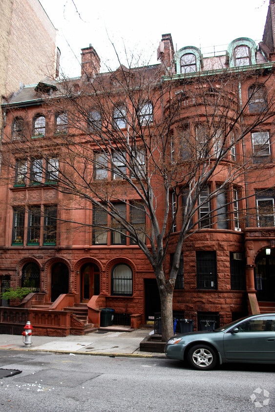 Building Photo - 319 W 77th St