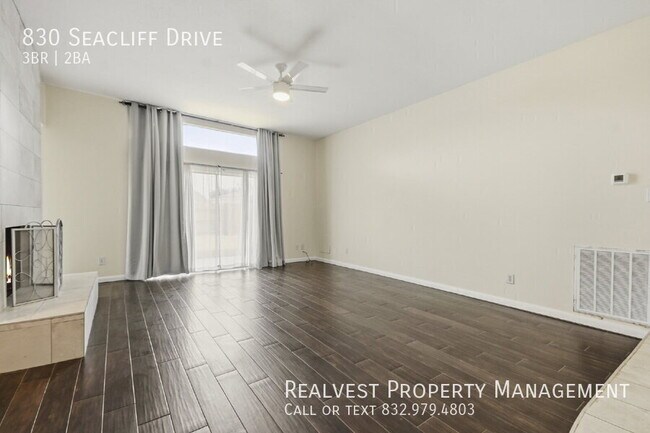 Building Photo - 830 Seacliff Dr