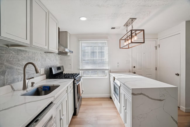 Foto del edificio - 1925 Dutch Village Dr