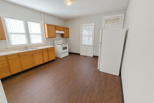 Foto del edificio - 6912 Greenway Ave