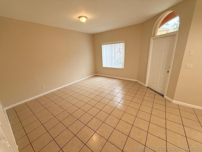 Building Photo - 905 N Santa Catalina Cir