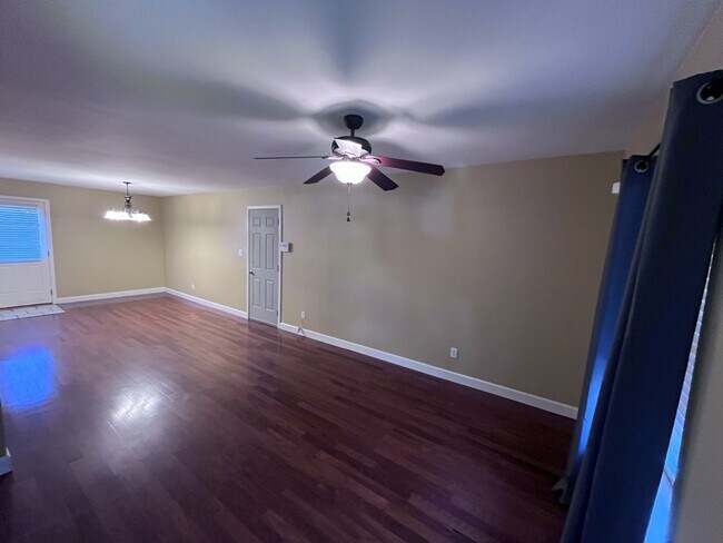 Foto del edificio - 188 Meadowick Dr